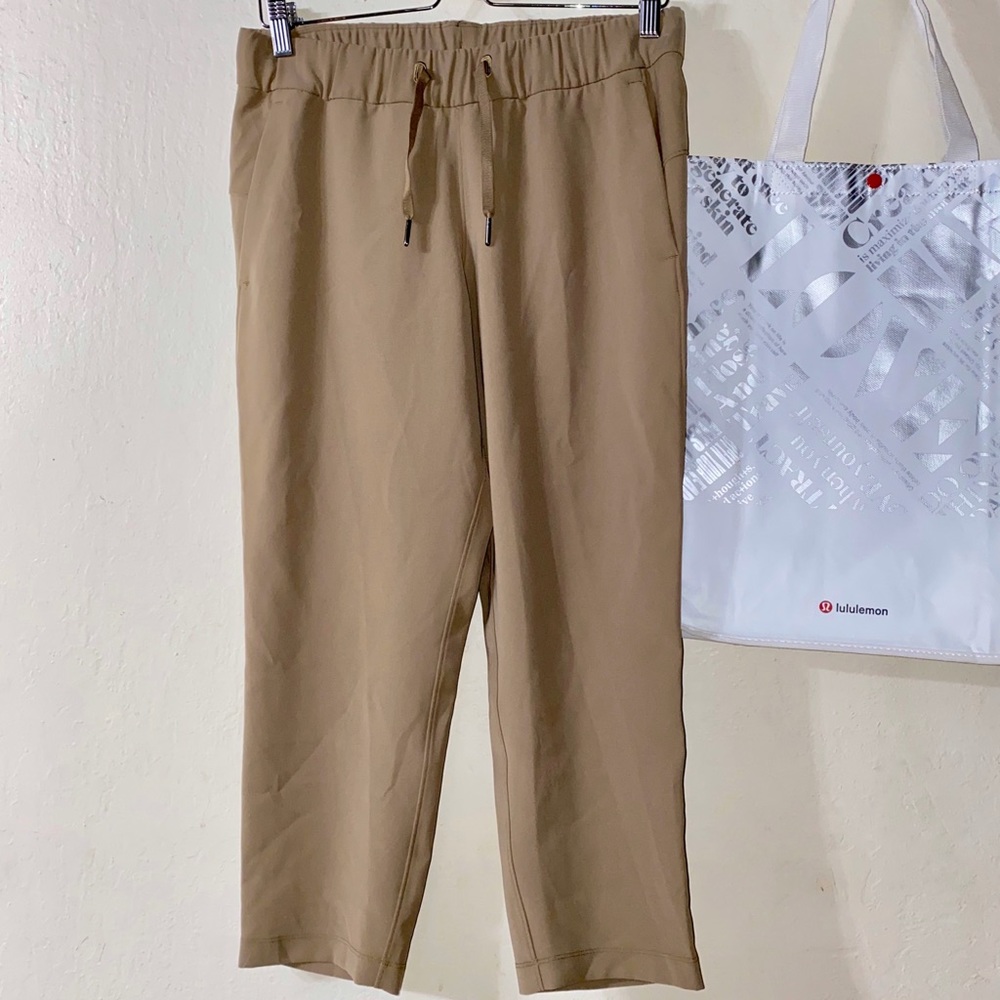 Lululemon On the Fly Crop 23" Woven